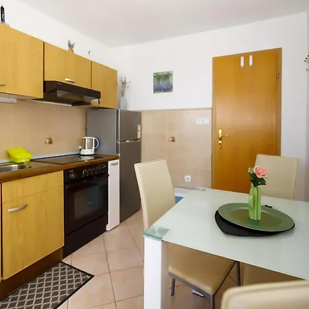 In With House Sea View Apartamento Brela